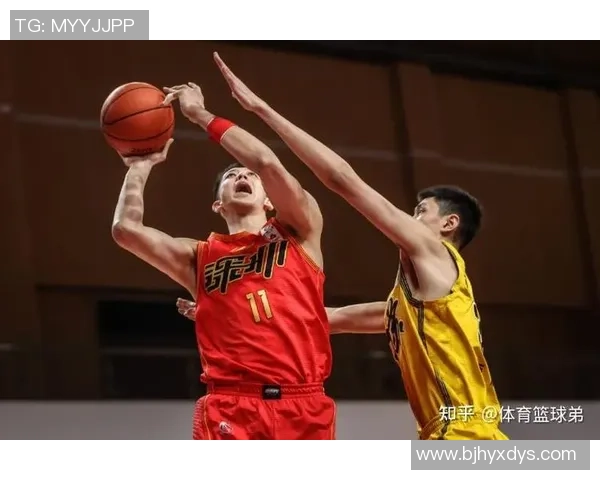 南京篮球队与武汉篮球队的耐力较量赛后分析与反思 南京篮球队与武汉篮球队的耐力较量赛后分析与反思